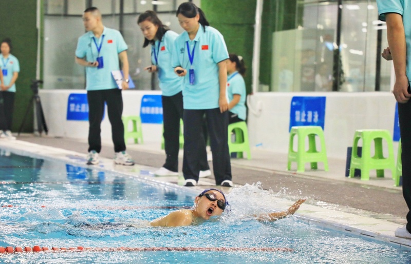 “泳”往直前！2023年观山湖区运动会暨第五届职工运动会游泳比赛打响。