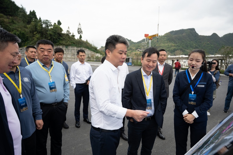 中和农信农业集团率团考察贵州珍酒。
