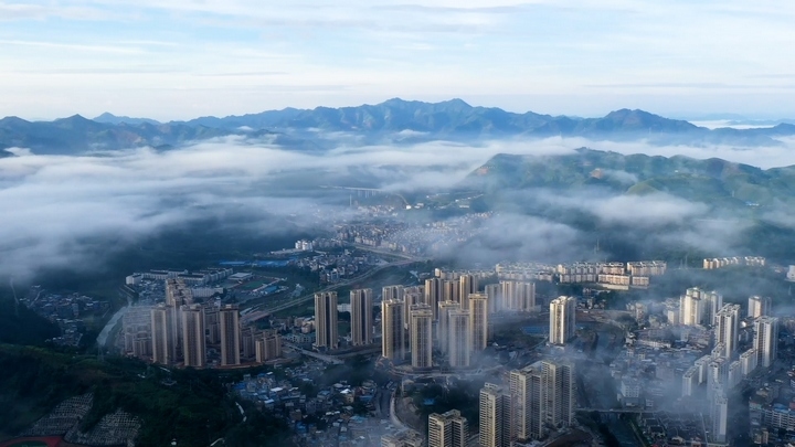 望谟县城。
