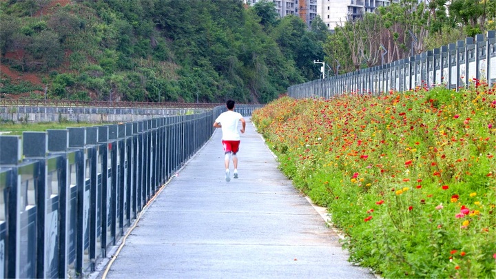 居民在“家门口”体验到了健身的幸福感。