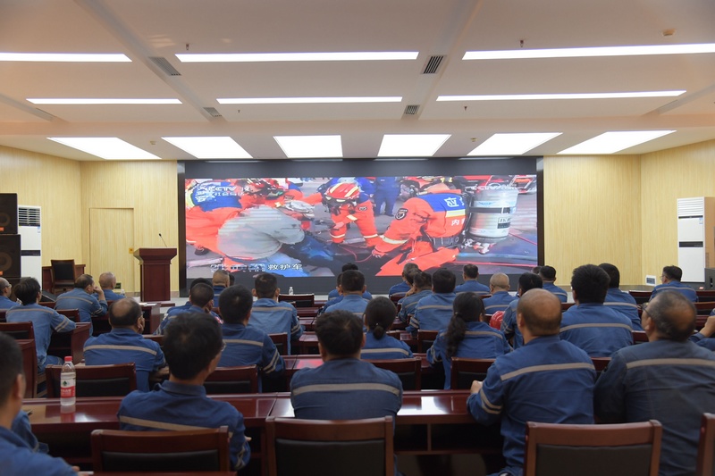 组织员工进行安全警示教育培训.JPG