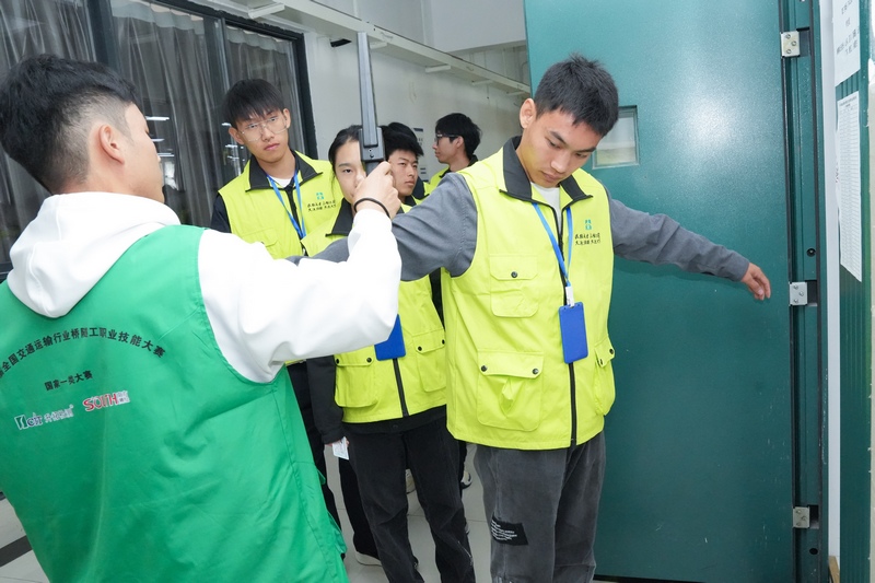 理论知识竞赛现场。 