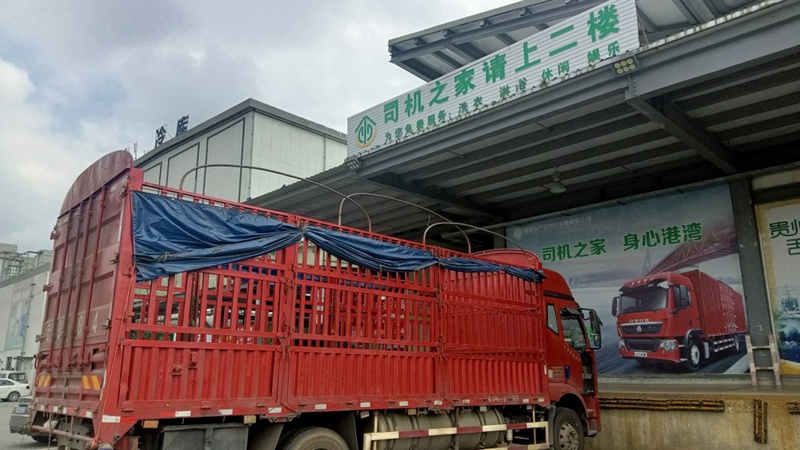 修文县景阳街道的贵阳农产品物流园“司机之家” 娱乐区指示牌 修文县融媒体中心姜继恒 摄.jpg