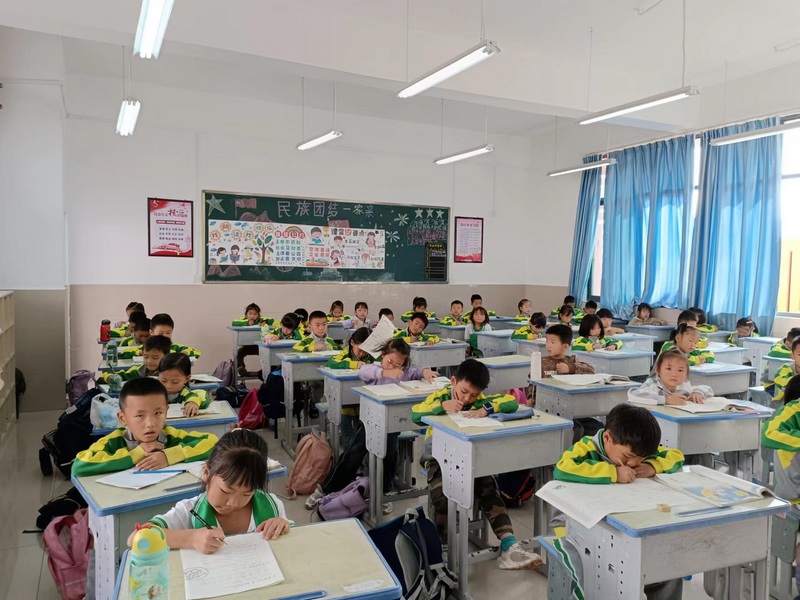 刻苦学习。陈湘飚摄