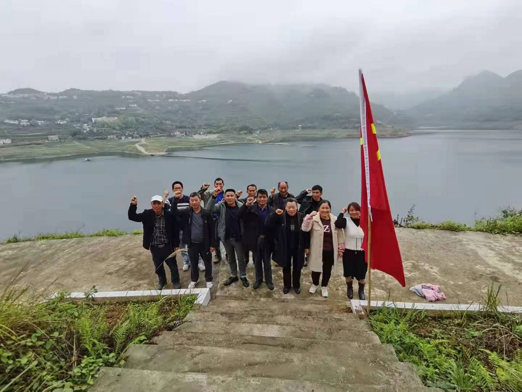 图为：龙坑渡口遗址爱国主义红色教育基地开展“主题当日活动。