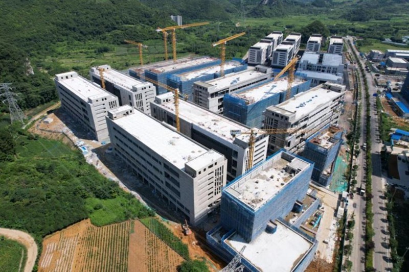 贵阳市花溪区表面处理产业园项目施工现场鸟瞰图。