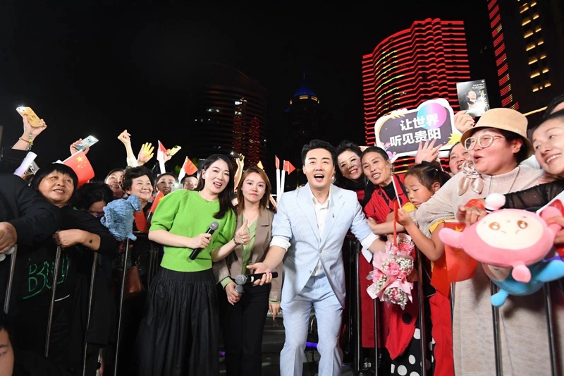 路边音乐会。