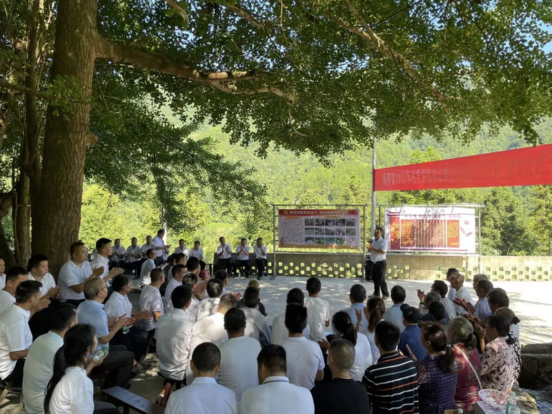 组织开展村党组织书记抓党建促乡村振兴“擂台比武”活动。