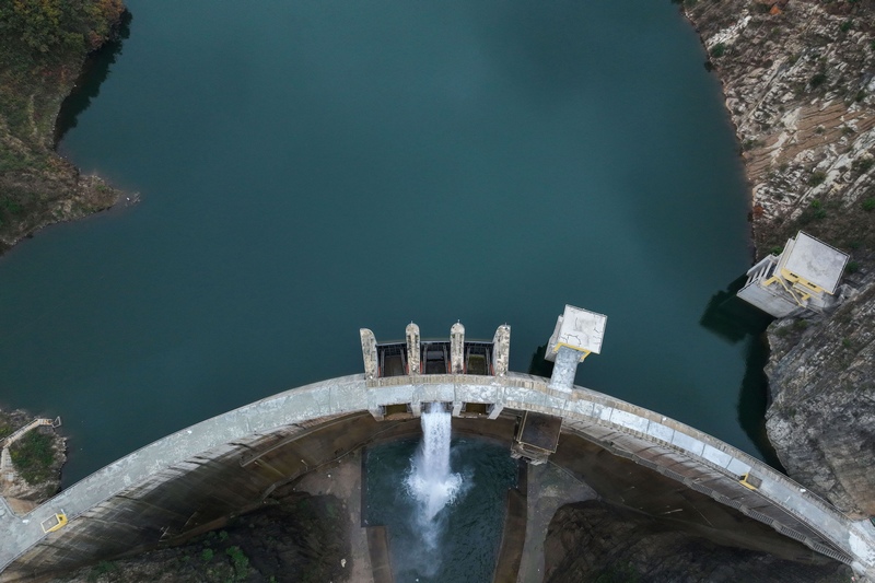 2023年11月30日在贵州省毕节市赫章县罗州镇拍摄的赫章县河口水库（无人机照片）。