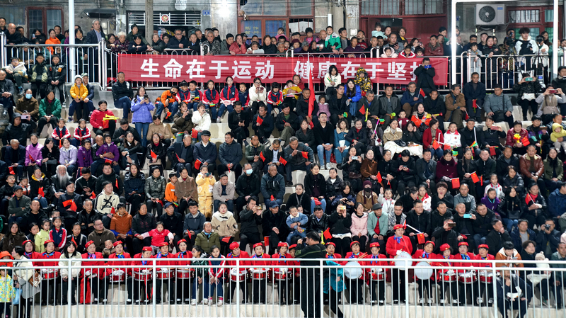 现场座无虚席。