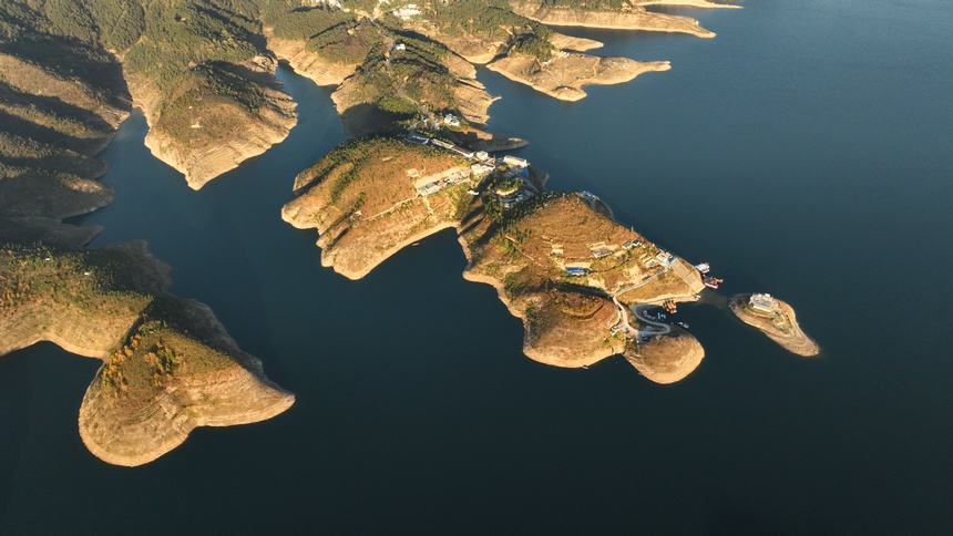 支嘎阿魯湖風光（無人機照片）。