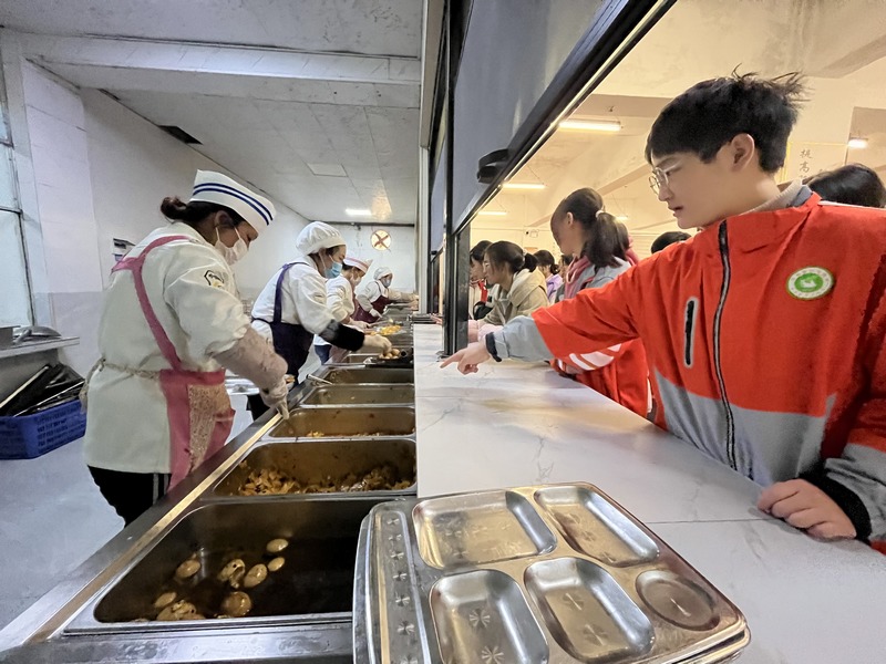 七星关区专项整治学生餐 让学生舒心让家长放心(图3)