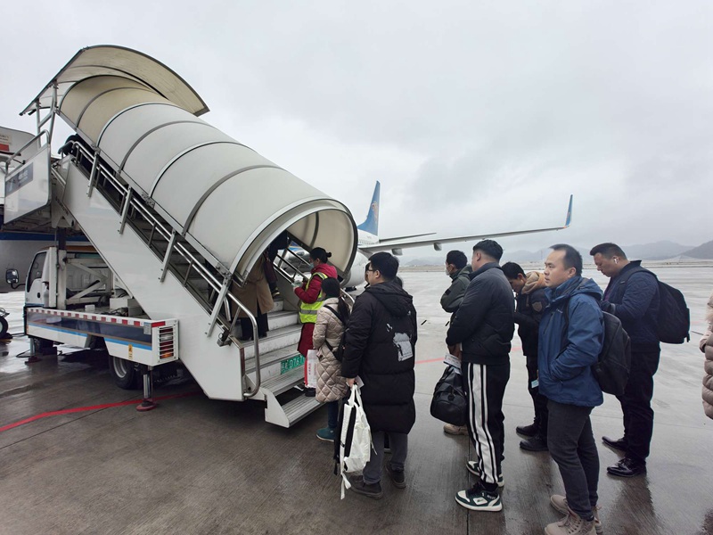 引導旅客有序、安全登機。圖片由南航貴州公司提供
