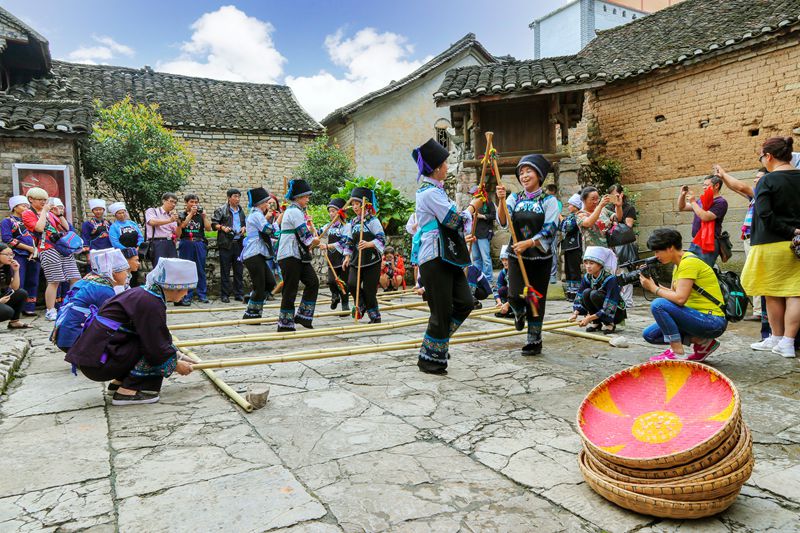 喜迎游客  黃平攝