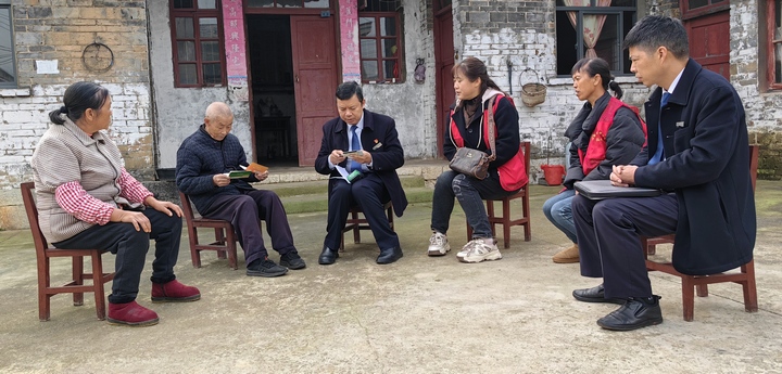 夏云镇湖新村为试点积极探索金融上门服务。