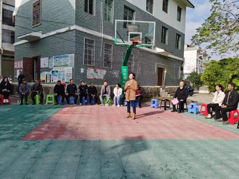 院坝协商议事会现场。