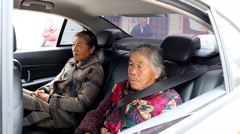 车上的乘客。