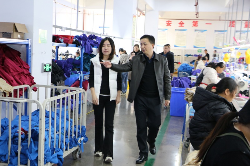 思南县委组织部在企业调研.JPG