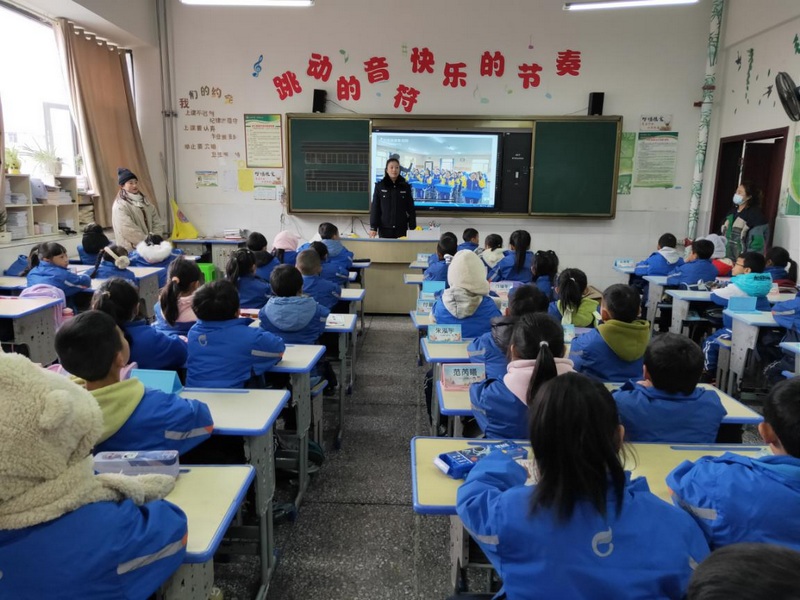 双水派出所12月20日进学校宣讲。