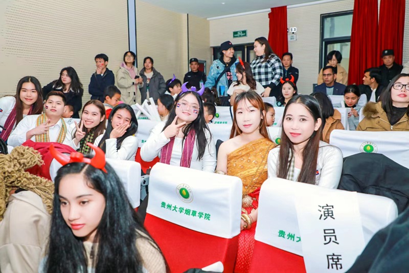 贵州大学国际教育学院2024年新年晚会现场。