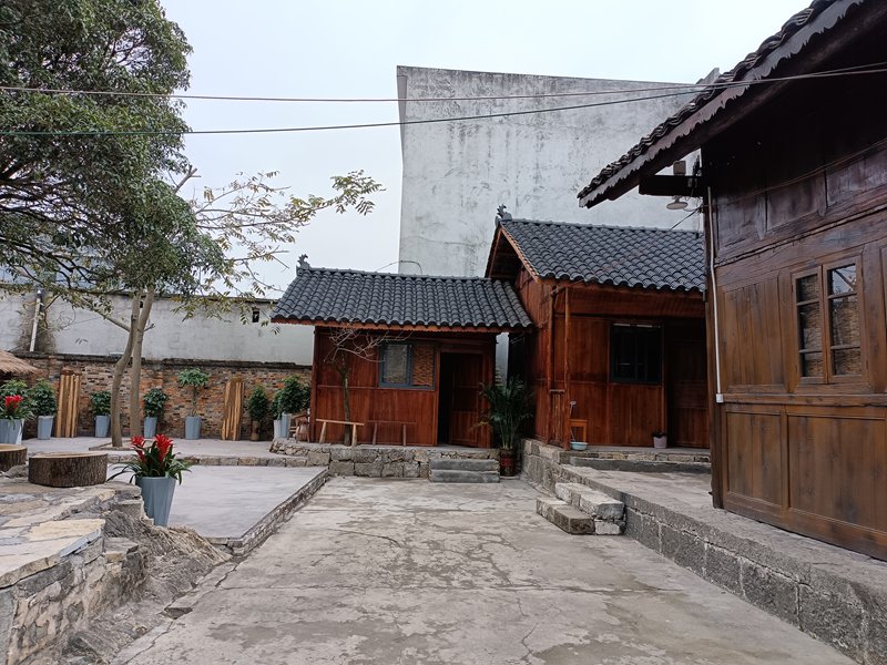 3、干净整洁的庭院。