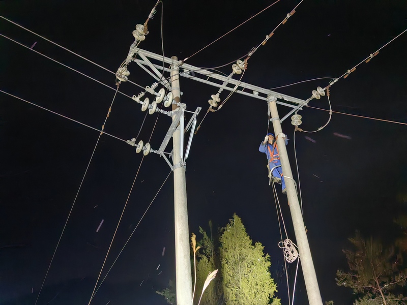 思南：全力抢修故障线路 保障群众生产生活用电需求
