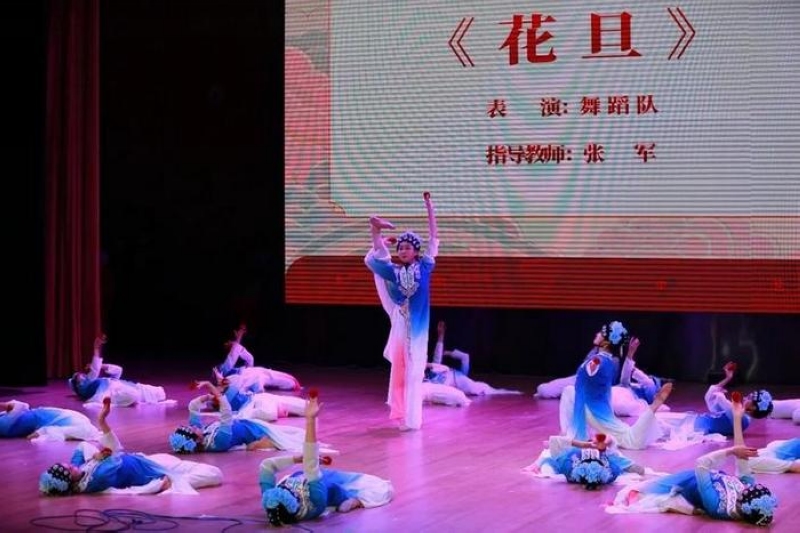 2023年12月28日晚上，贵阳一中2024新年音乐会上《花旦》节目表演。