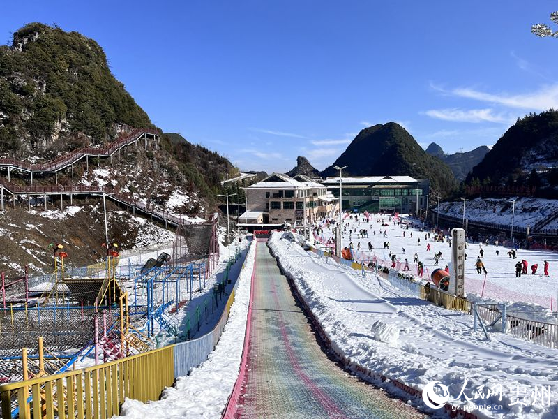 梅花山国际滑雪场一隅。人民网 陈洁泉摄