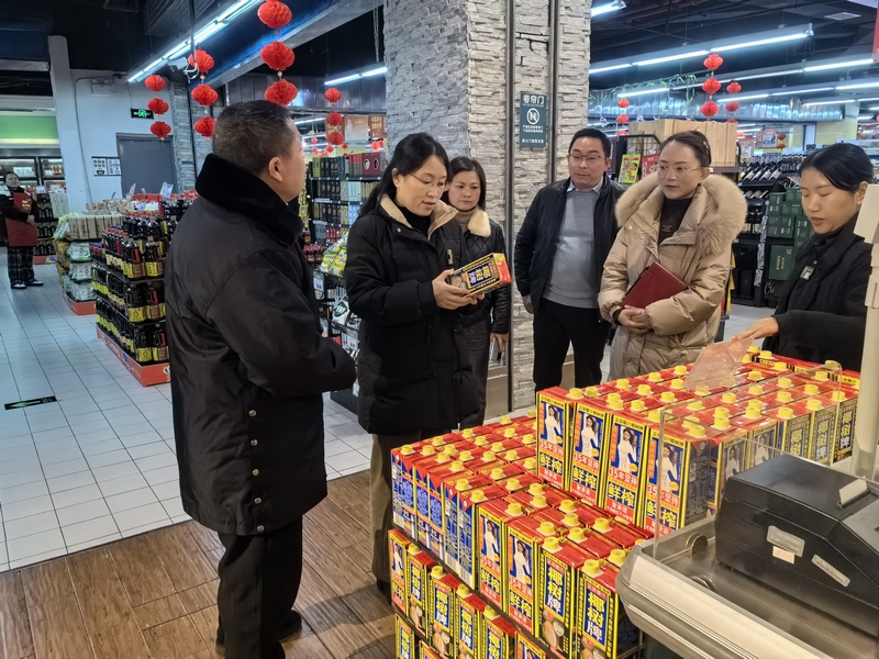 在北京华联(开阳店)开展食品督导检查。