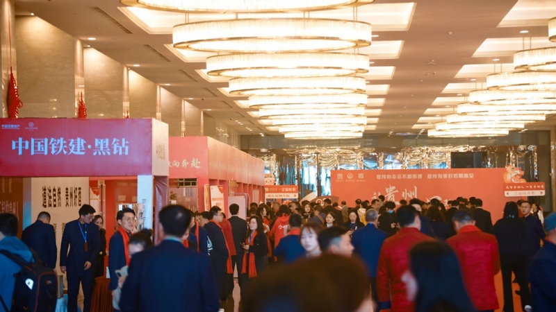 2  中国铁建·黑钻亮相盛典现场.jpg