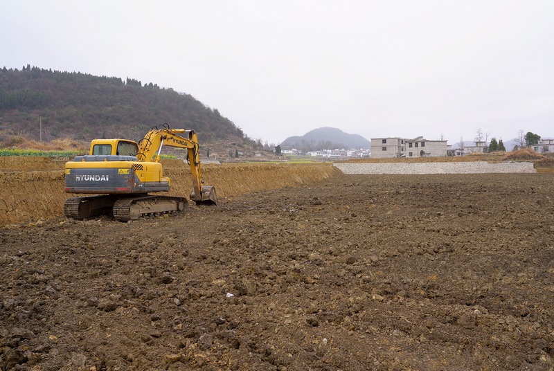 民乐村正在建设中的高标准农田地块。李锦明 摄.jpg