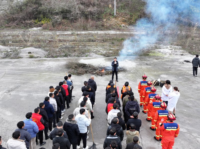 金中鎮接令集結、安排任務。