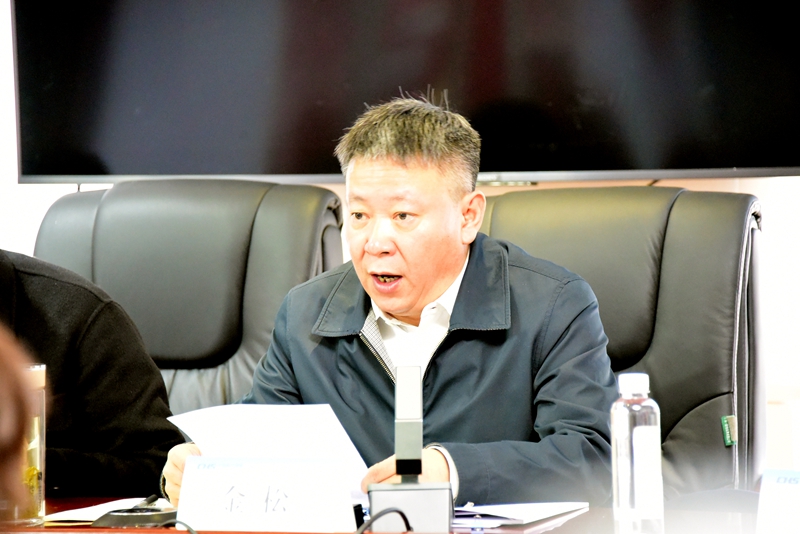 贵阳市医保局党组书记、局长金松作工作报告。