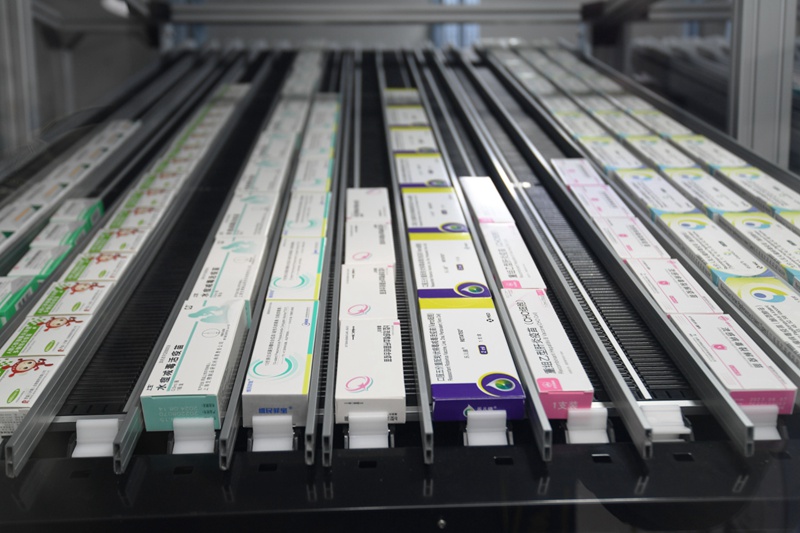 圖片2各類疫苗整齊排列在組合式冷庫對應的滑道中