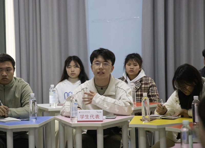 学生代表。