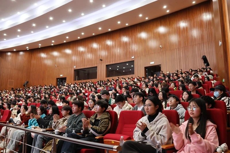 贵州大学思政课现场。