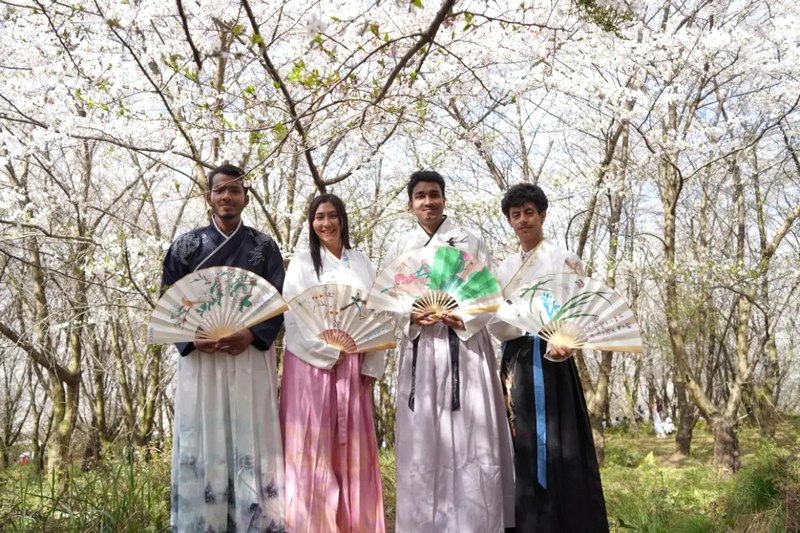 留学生合影。