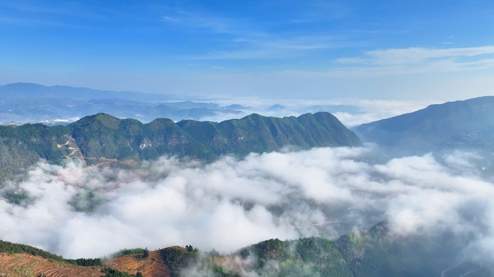 贵州纳雍出现云海奇观，宛如仙境。
