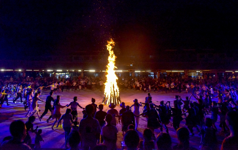 7 圖為瑤山古鎮篝火晚會。圖片由荔波縣委宣傳部提供