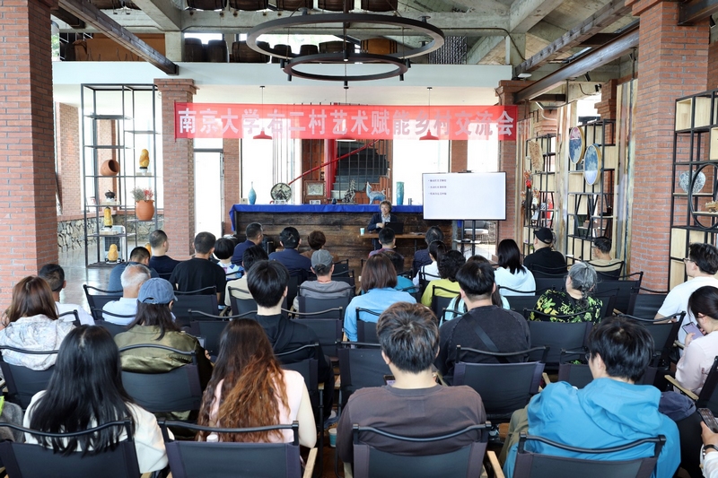 陆庆龙教授分享”画画与生活“交流讲座。