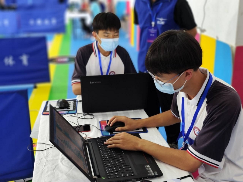 羅甸縣邊陽中學代表隊以貴州省冠軍的身份參加2022年第六屆全國青少年無人機大賽現場