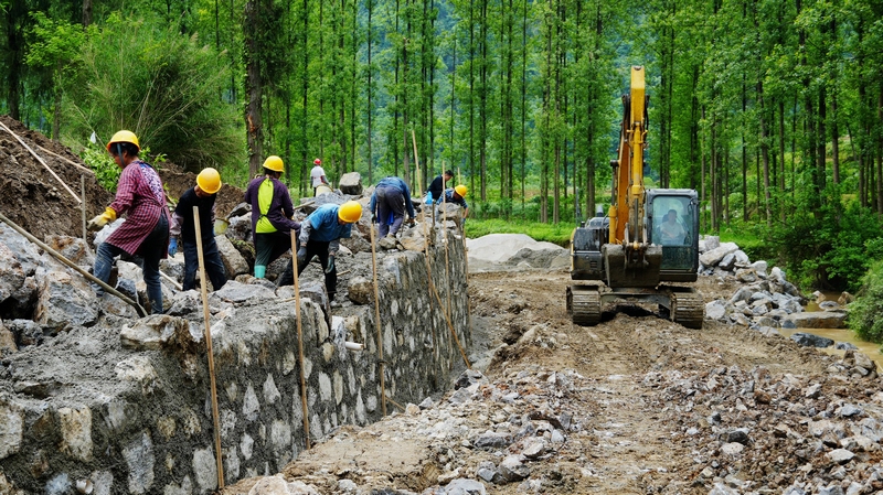 瓮腊河重点山洪沟治理工程施工现场
