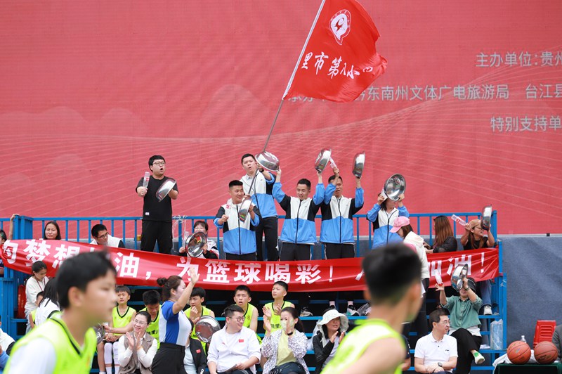 现场啦啦队。
