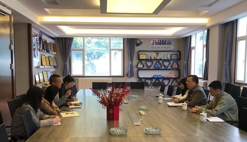 云岩区税务局党委书记、局长杨光新走访贵州黄果树立爽药业有限公司 符然 摄