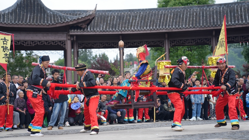 省级非遗“甩神”表演。孙磊摄