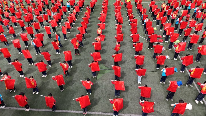 花桥小学大课间舞彩旗。黎祖艳摄