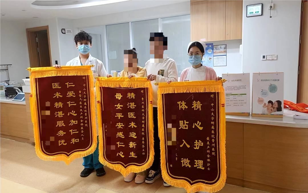 患者及家属为医护人员送来锦旗。