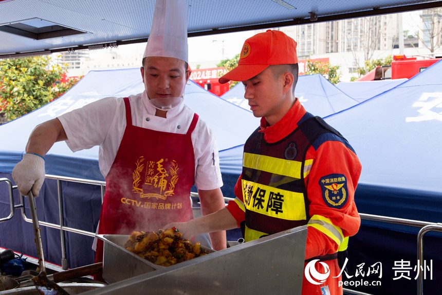 现场设置了后勤保障区域。人民网记者 高华摄