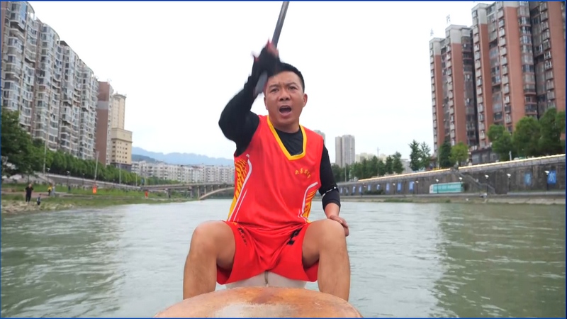 龙船下水备战端午。