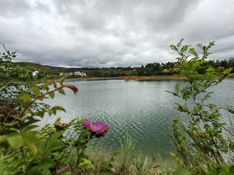 5月15日，暴雨前的赫章县平山扇子田水库。王永胜摄